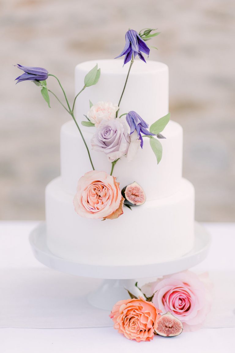 romance wedding cake in Burgundy with L Burgundy weddings| wedding planner